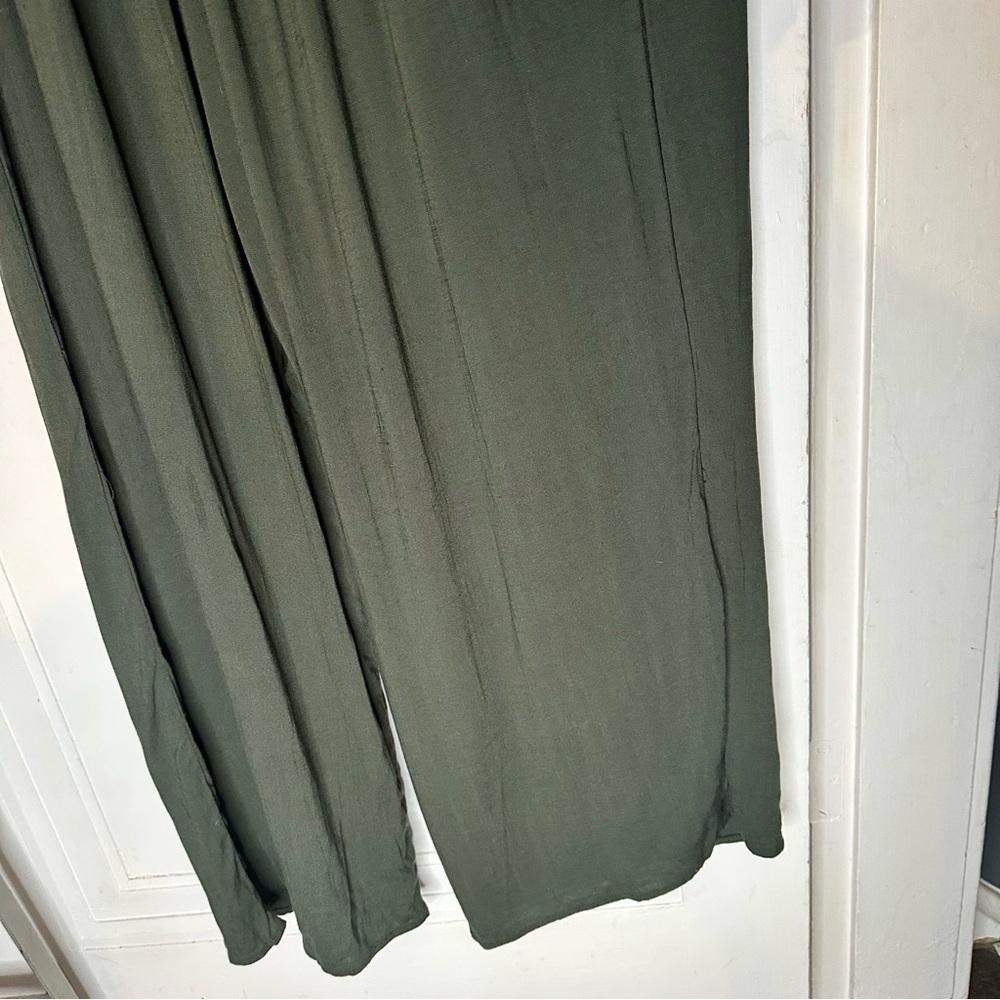 Francesca's Collections Sage Green Jumpsuit wide leg large - Picture 14 of 14
